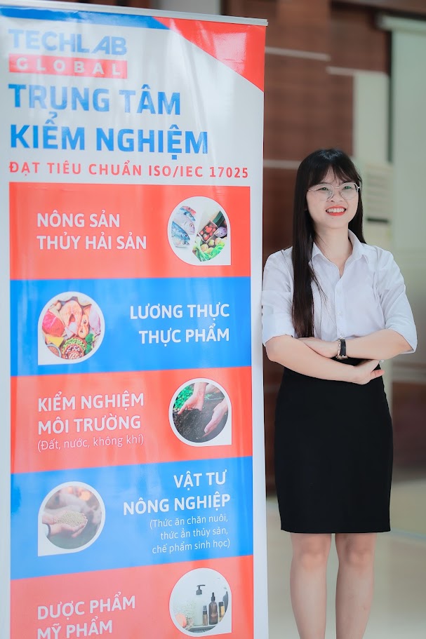 Đội ngũ TechLAB Global tại trung tâm kiểm nghiệm