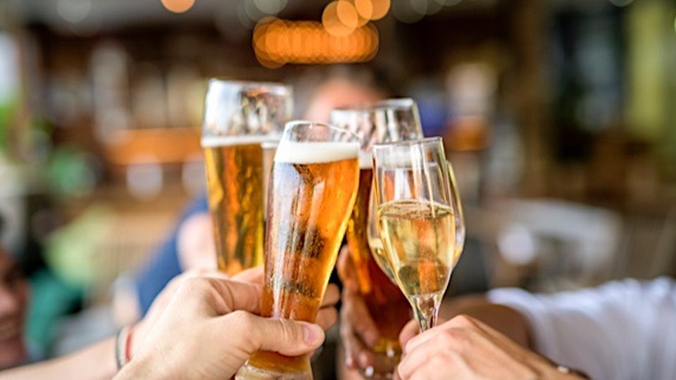 Kiểm nghiệm nước uống đóng chai theo QCVN: chỉ tiêu và thời gian trả kết quả — minh họa